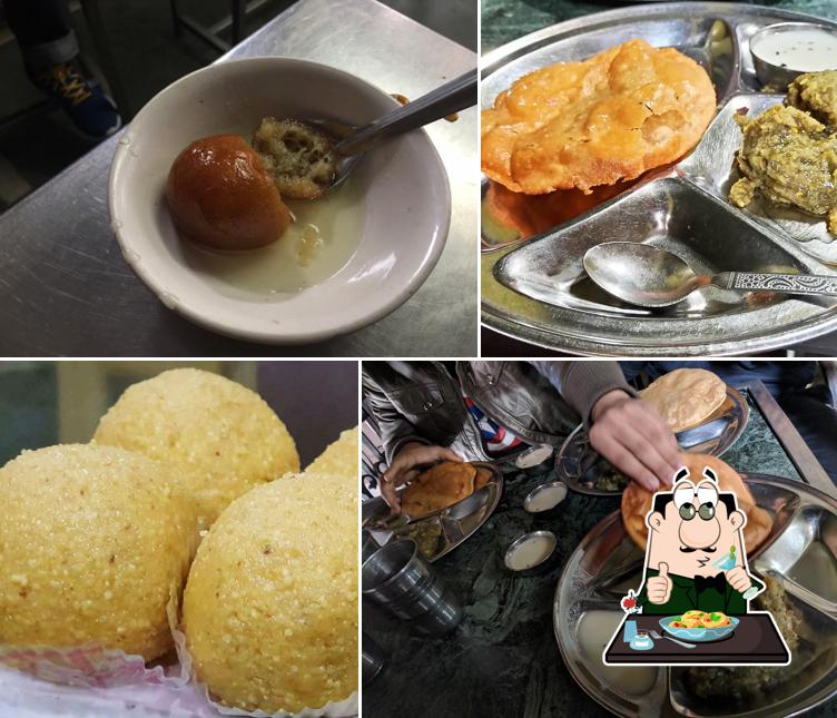 Samosa at Jai Shiv Kachori Bhandar 'Shibboji'