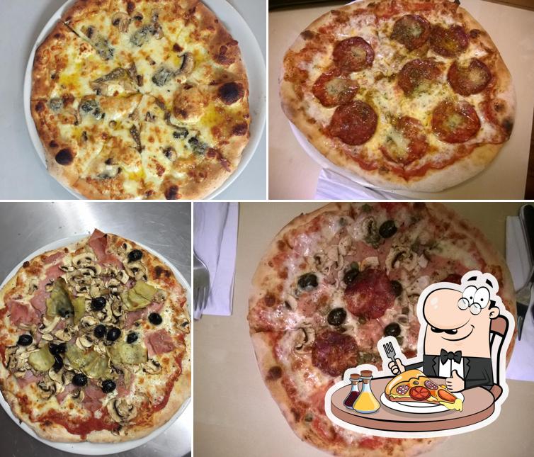 Pick pizza at L'imprévu