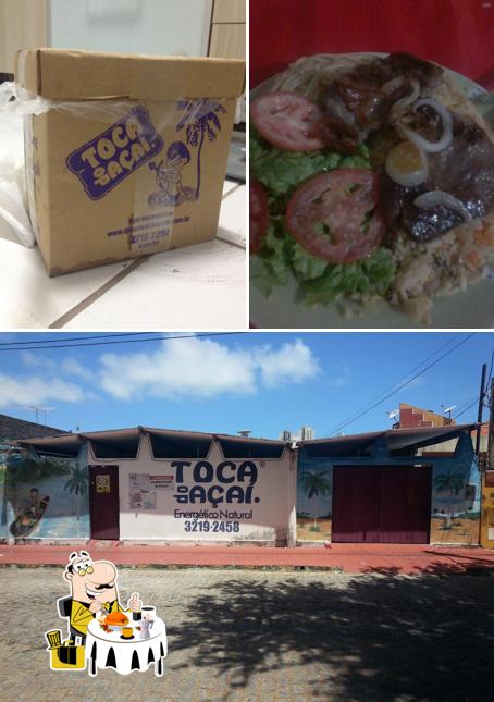 Entre diferentes coisas, comida e exterior podem ser encontrados no Toca do Açaí