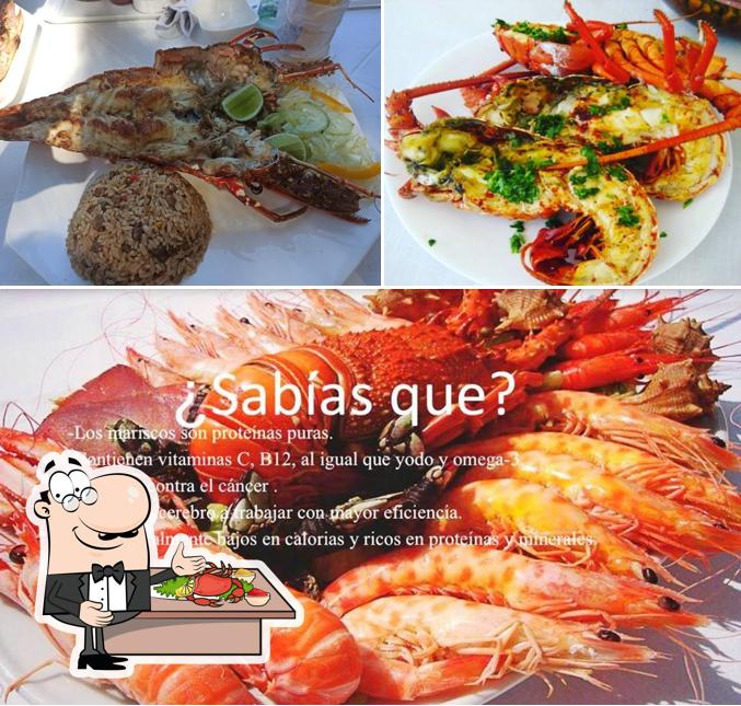 Отведайте блюда с морепродуктами в "King Lobster Restaurant and Bar"