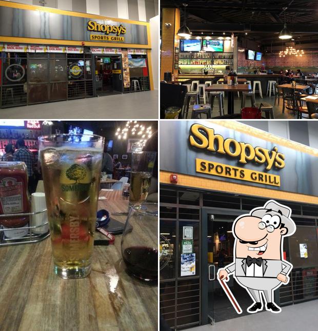 L'extérieur de Shopsy's Sports Grill 