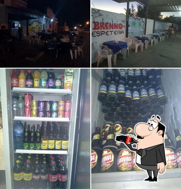 A foto da bebida e interior a Brenno Espetaria