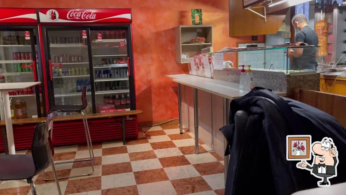 Dai un'occhiata agli interni di Kebab Djerba