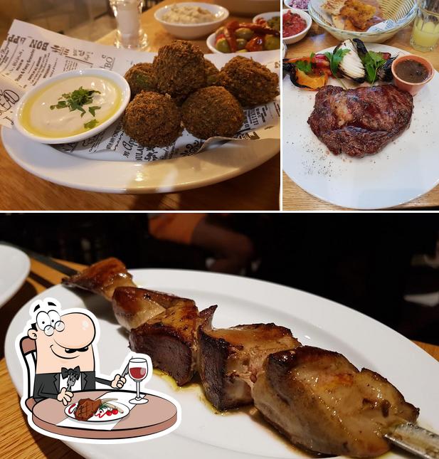 Essayez des plats à base de viande à Shipudei Eilat Restaurant
