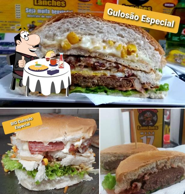 Delicie-se com um hambúrguer no Clodo Gulosão Lanches