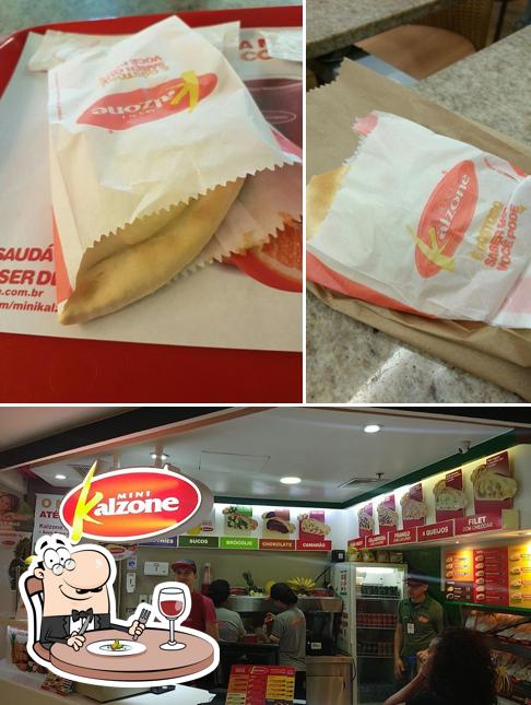 Esta é a imagem apresentando comida e interior no Mini Kalzone - Pátio Brasil Shopping