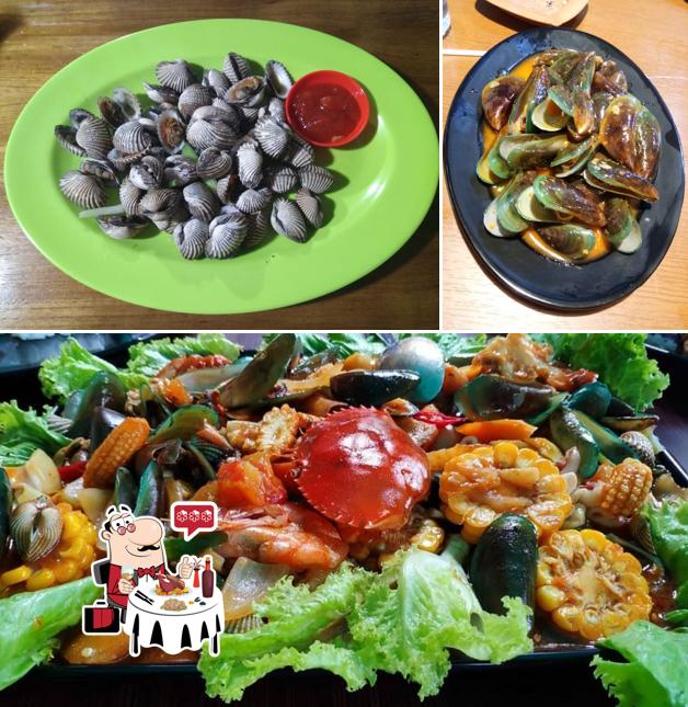 Pick different seafood meals served at Natuna seafood pakansari