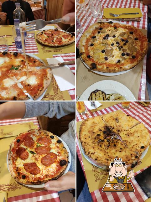 A Pizzeria Al Campanile, puoi goderti una bella pizza