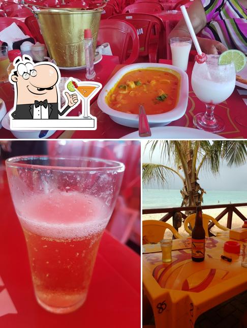 Among different things one can find drink and food at Restaurante Barrica's