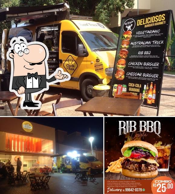 The picture of Top Burguer Food Truck hamburgueria’s interior and burger