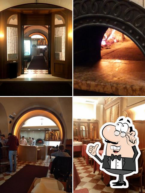 The interior of Pizzeria Lo Straniero