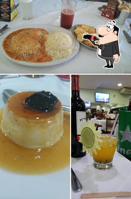 A bebida e comida do restaurante