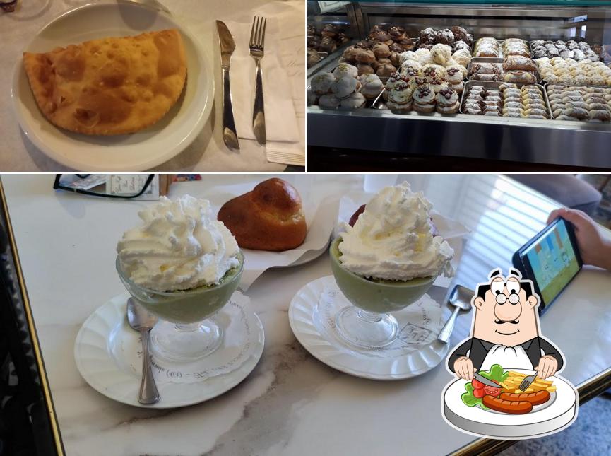 Platti al Gran Caffè Urna dal 1885