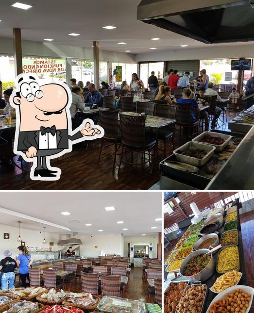 Entre diversos coisas, interior e comida podem ser encontrados no Restaurante Sabor Goiano