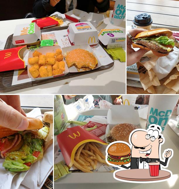 Commandez un hamburger à McDonald's