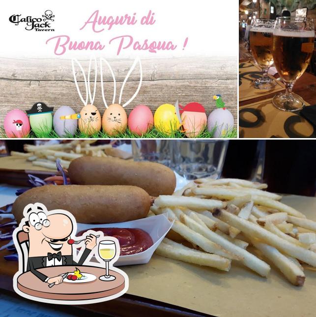 Questa è la immagine che mostra la cibo e birra di Calico Jack Tavern