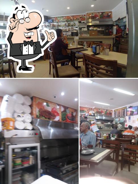 O interior do Esquina Madureira - Lanchonete e Restaurante