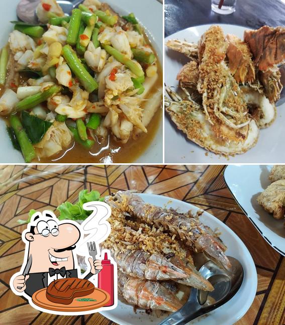 Tómate una receta con carne en ป้าเอื้องป้าอิ้ง Pa Aung Pa Aing Thai Restaurant