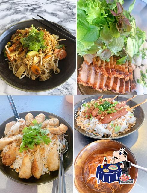 Sashimi al Mut mit Stäbchen -Vietnamese Street Food