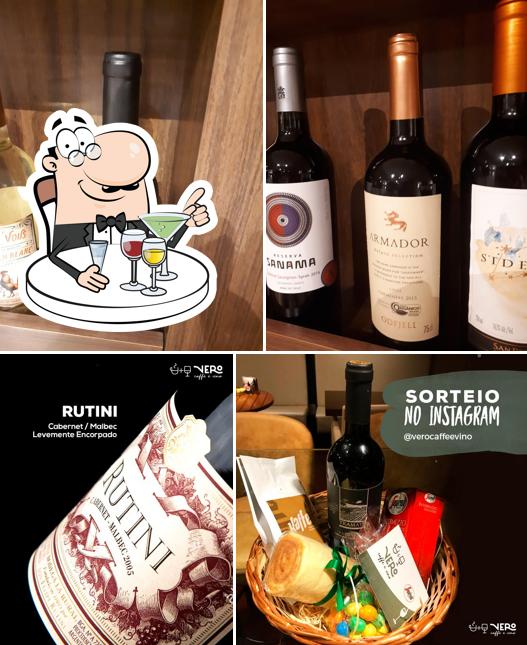 O Vero Caffè e Vino serve álcool