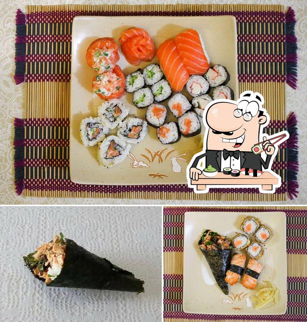 Rolos de sushi são oferecidos por YuuMe Sushis Porto Alegre RS