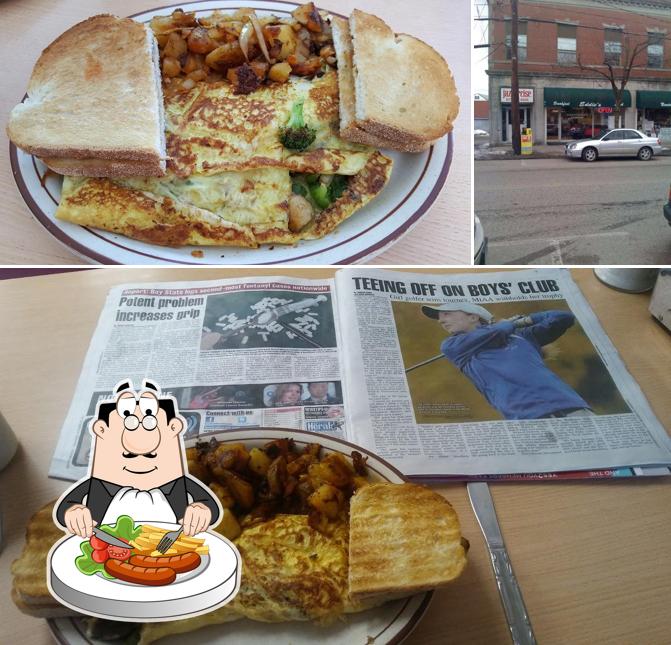 Фотография, на которой видны еда и внешнее оформление в Eddie's Breakfast & Lunch