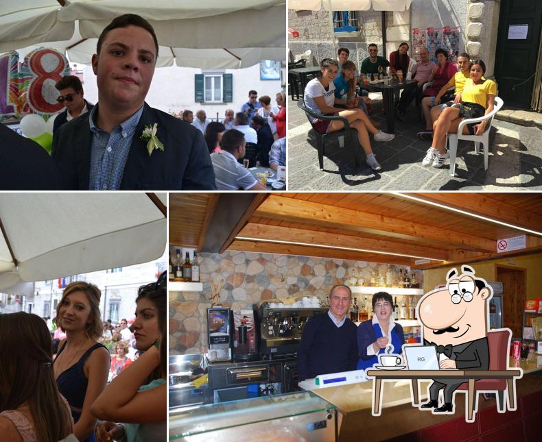 Siediti a un tavolo di Bar Di Rienzo