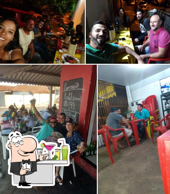 Esta é a imagem mostrando balcão de bar e interior no Bar Do Ronaldo (Pé de Frangus)