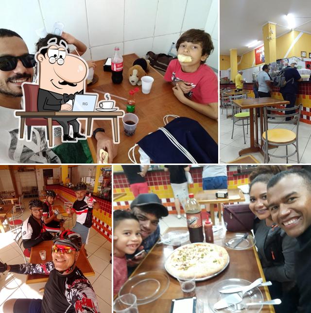 O interior do Esquinão Mogi Pizzaria e Esfiharia