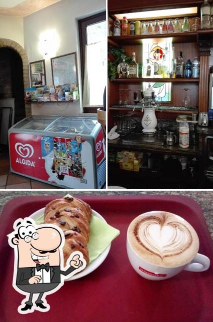Questa è la foto che raffigura la interni e cibo di Snack Bar La Fossa