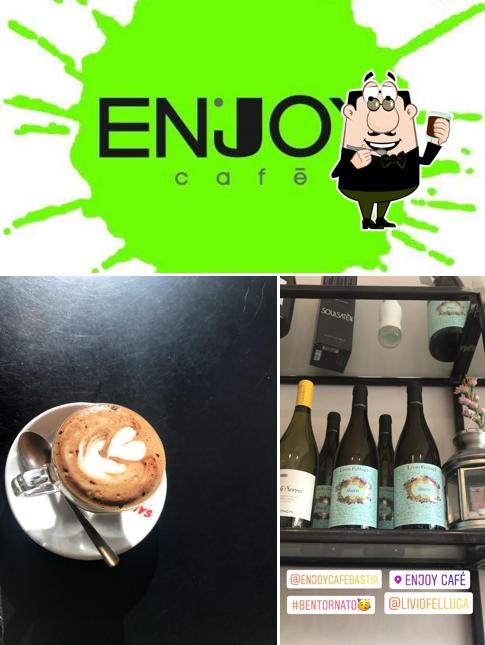 Goditi qualcosa da bere a Enjoy Café