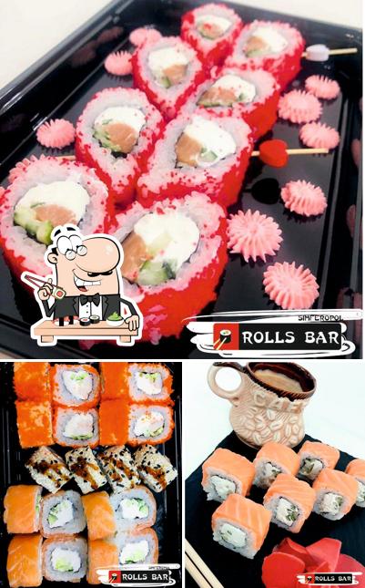 Les sushi sont servis à Rolls Bar