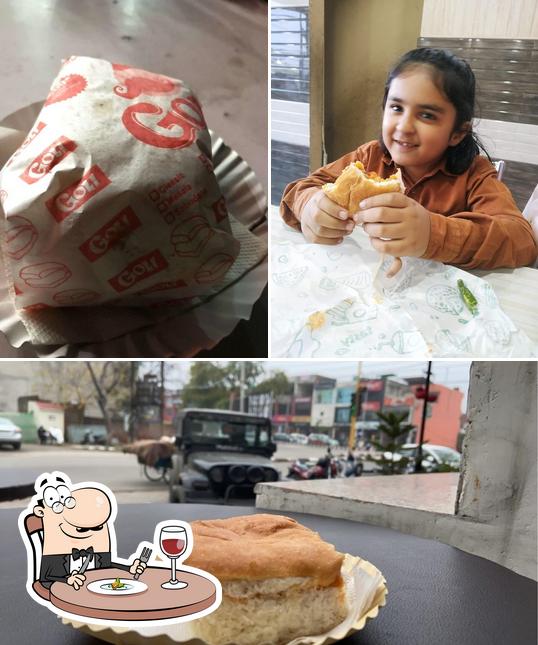 Food at Goli Vada Pav