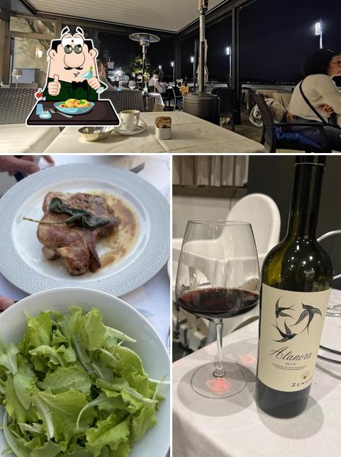 La cibo e interni del ristorante