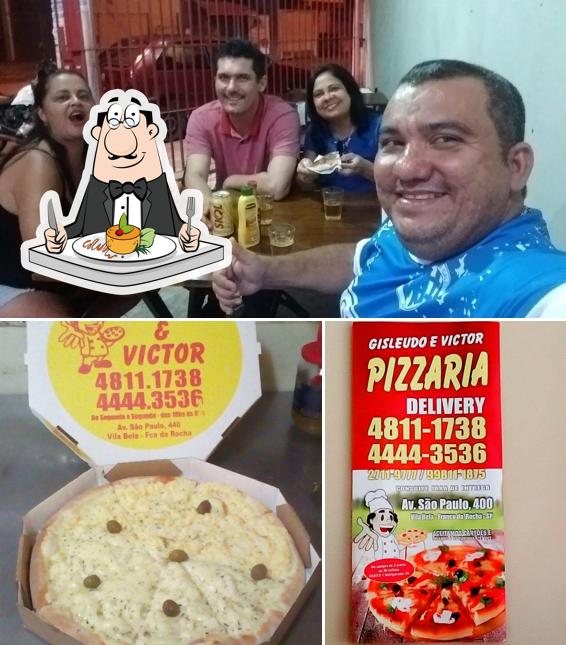 Entre diferentes coisas, comida e mesa de jantar podem ser encontrados no Pizzaria&Esfiharia Prado