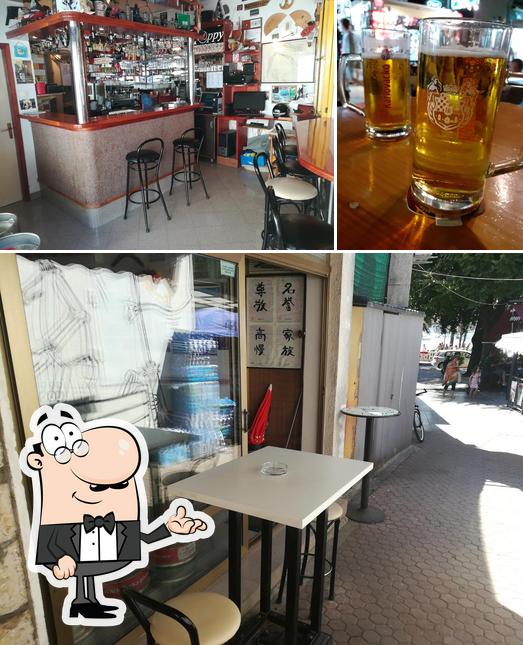 Voici l’image représentant la intérieur et bière sur Caffe Bar "Happy"