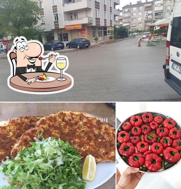 Observa las fotografías que hay de comida y exterior en Gaziantep Nur Kebap Lahmacun