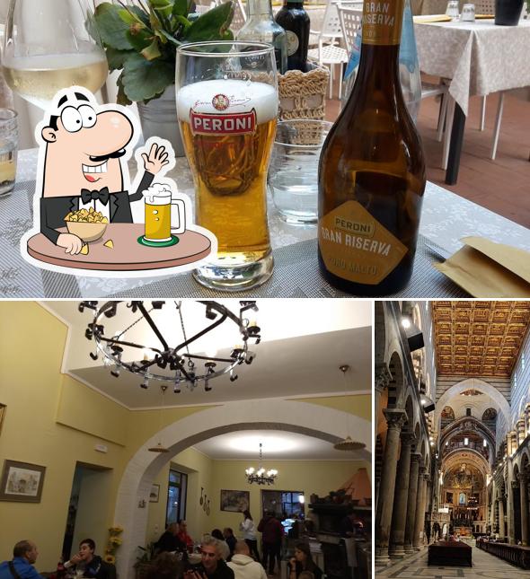 Puoi ordinare un rinfrescante bicchiere di birra chiara o scura