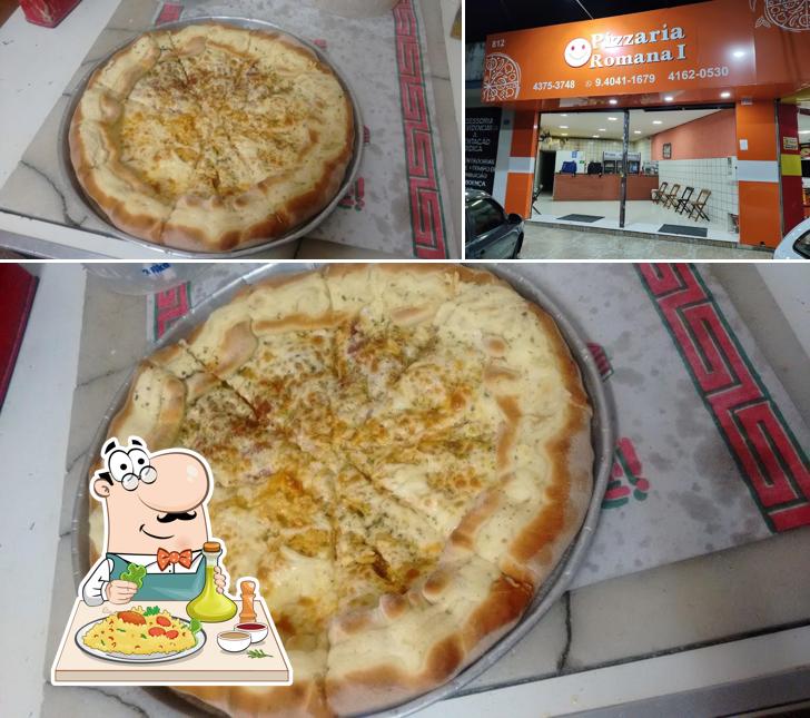 Confira a foto mostrando comida e exterior no Pizzaria Romana 1