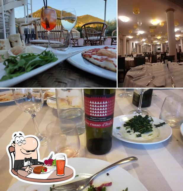 Jetez un coup d’oeil à l’image indiquant la table à manger et de l'alcool concernant Ristorante San Benedetto