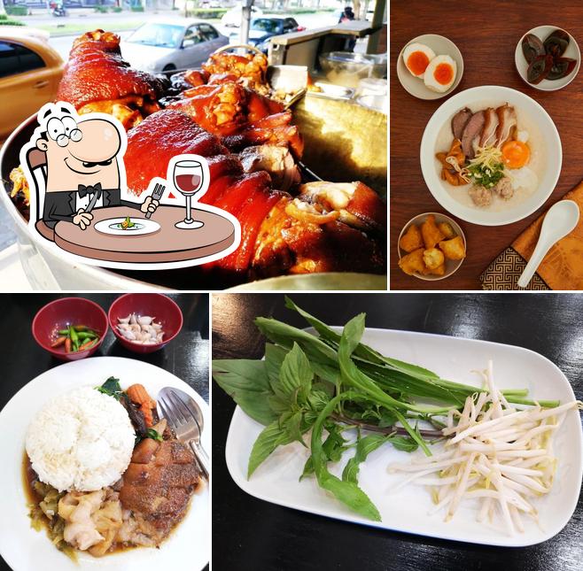 หมูนั่งเรือ by Wu's Kitchen restaurant, Bangkok Restaurant reviews