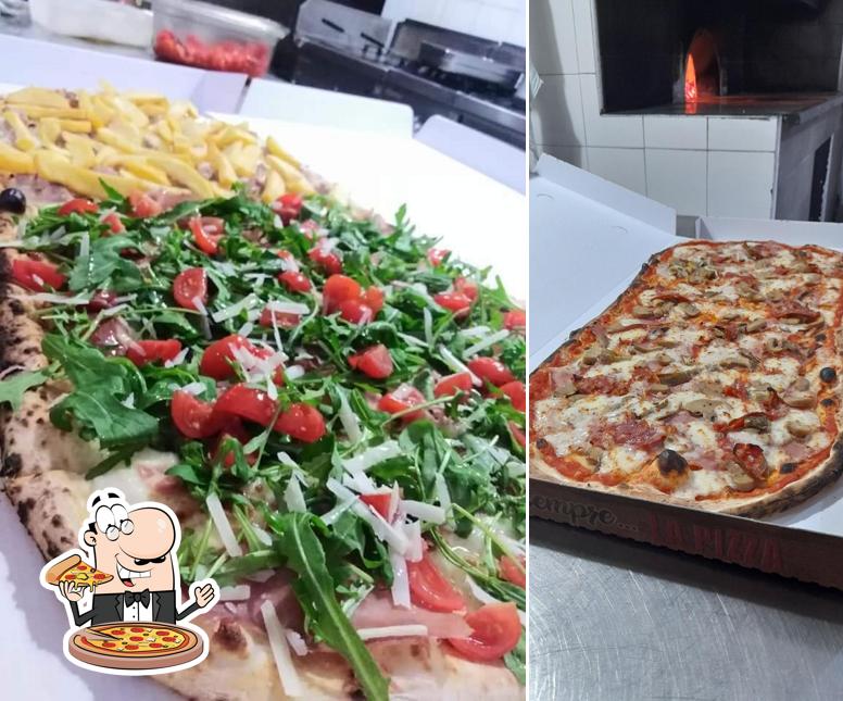 A Pizzeria A' Luna Rossa, puoi provare una bella pizza