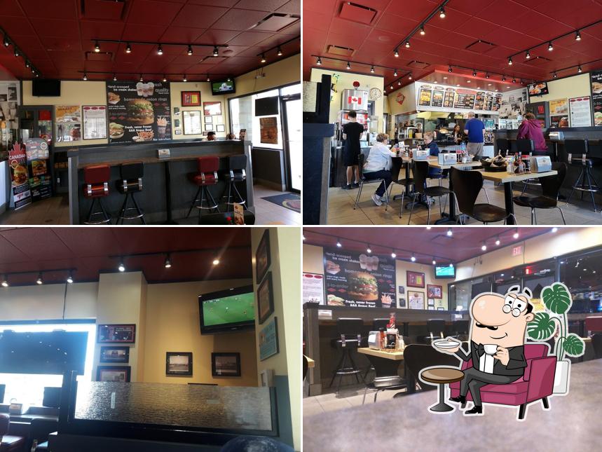 L'intérieur de Fatburger Ladner