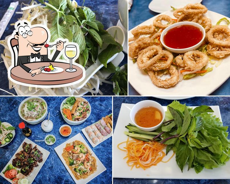Блюда в "Pho Viet Noodle House & Restaurant"