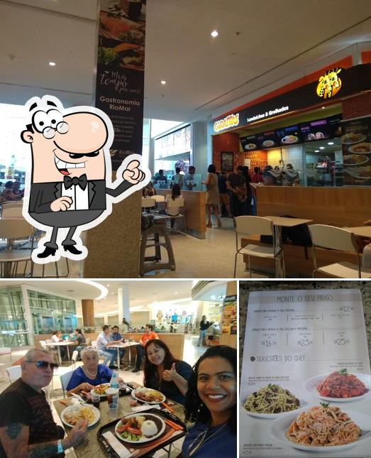 Confira a foto ilustrando interior e comida no Giraffas RioMar Shopping Recife