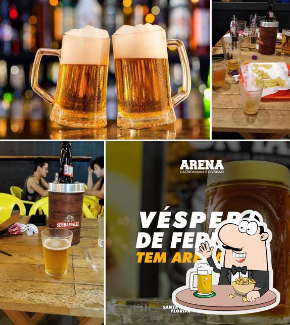 Desfute uma tulipa de cerveja leve ou escura