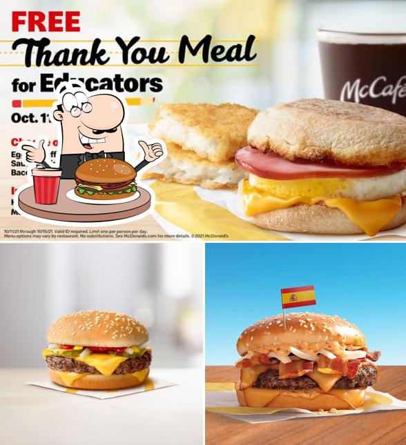 Попробуйте гамбургеры в "McDonald's"