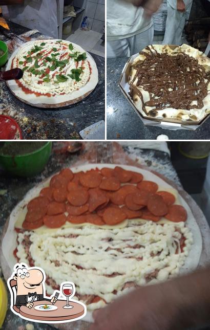 Comida em Pizzaria Napolitana