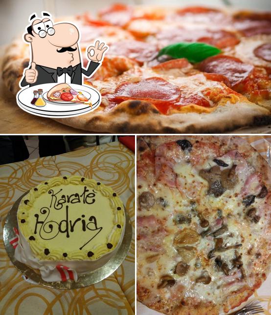 A Pizzeria Tiffany Adria, puoi prenderti una bella pizza