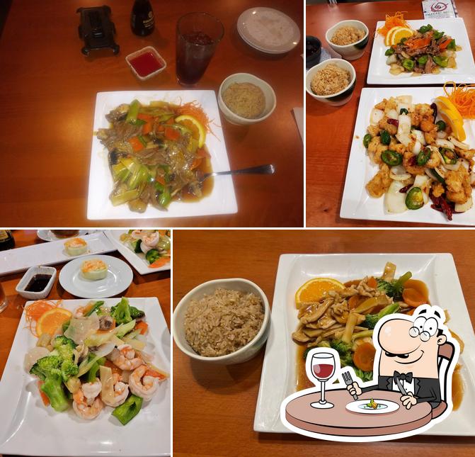 Блюда в "Wasabi Wok Chinese and Japanese restaurant"